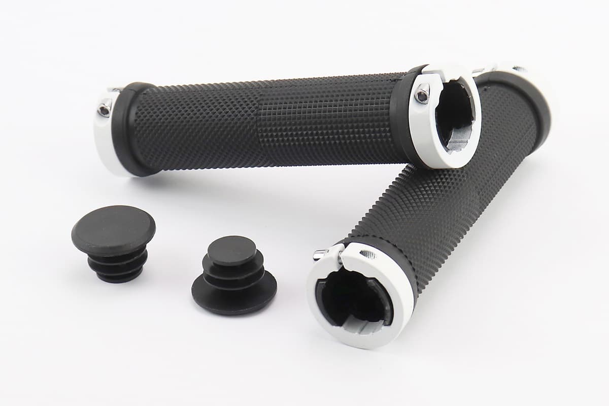 Ручки руля 130мм с зажимом Lock-On с двух сторон, чёрно-белые FL-426 KS